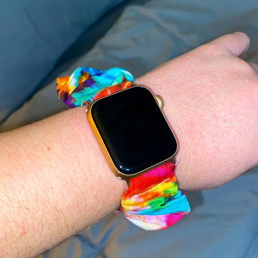 Apple Watch Series 4: 40MM Rainbow Tie Dye Scrunchie Band